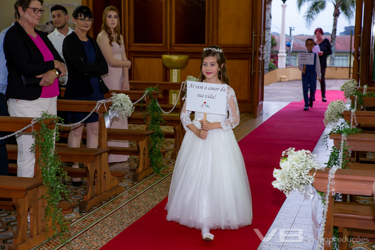 Aia anunciando a chegada da noiva