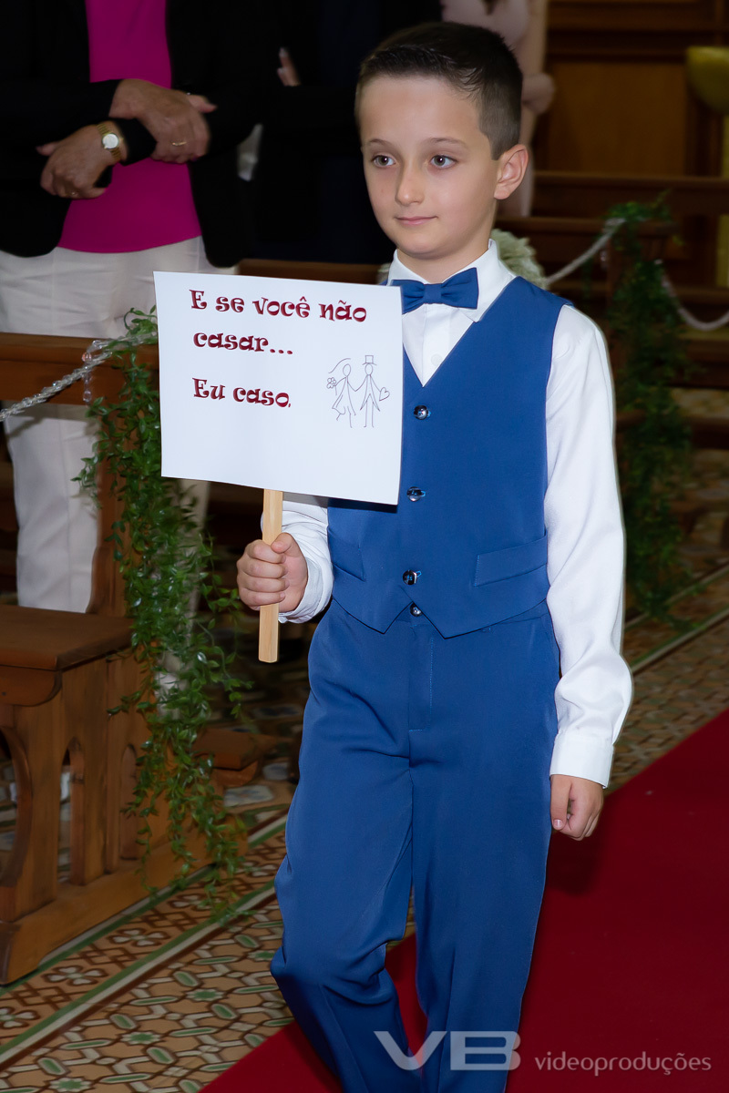 Pajen anunciando a chegada da noiva