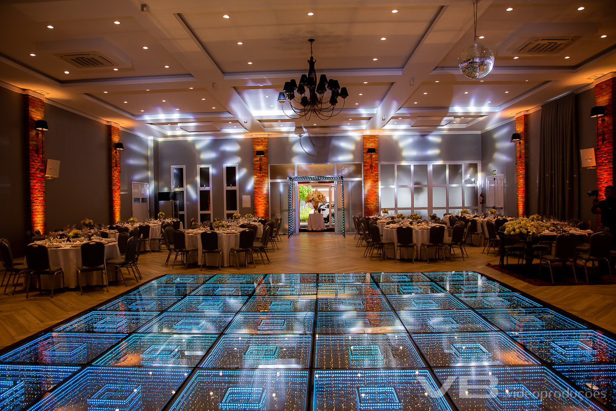 Pista de led no casamento do César e Jéssica no Centro de Eventos dos Capuchinhos em Vila Flores