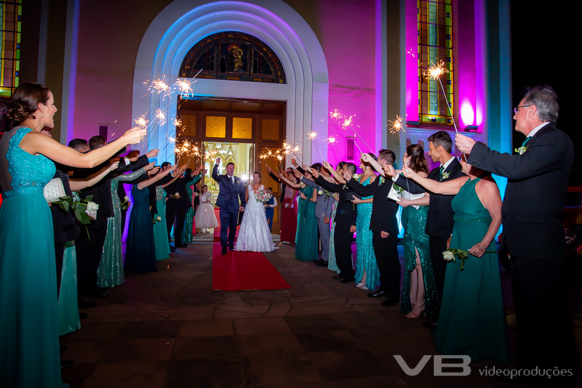 Saída dos noivos da igreja