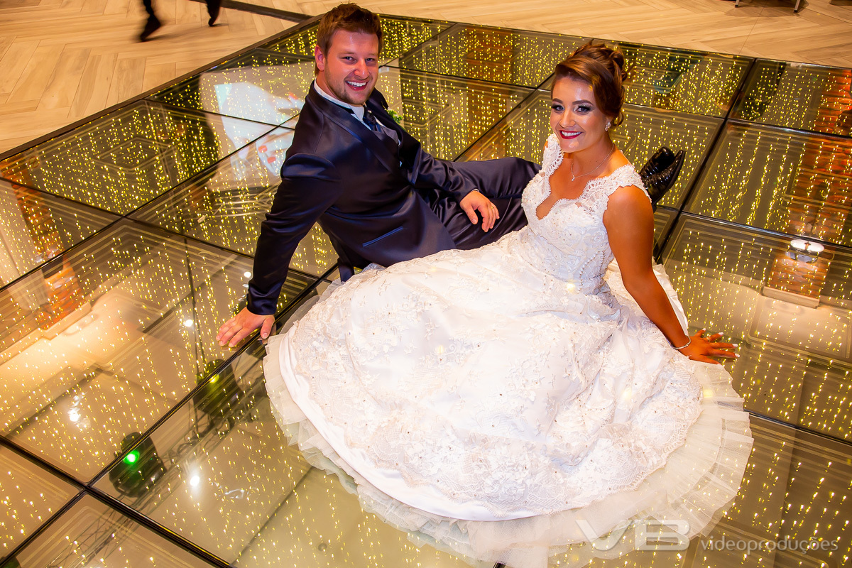 Noivos na pista de LED