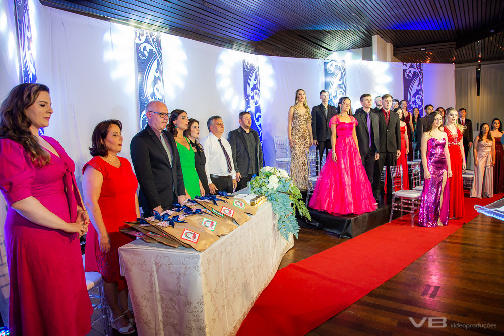 Formatura Terceirão 2022, Colégio Regina Coeli de Veranópolis, na Sociedade Alfredochavense, produção de VB Vídeo Produções, mesa diretiva e formandos