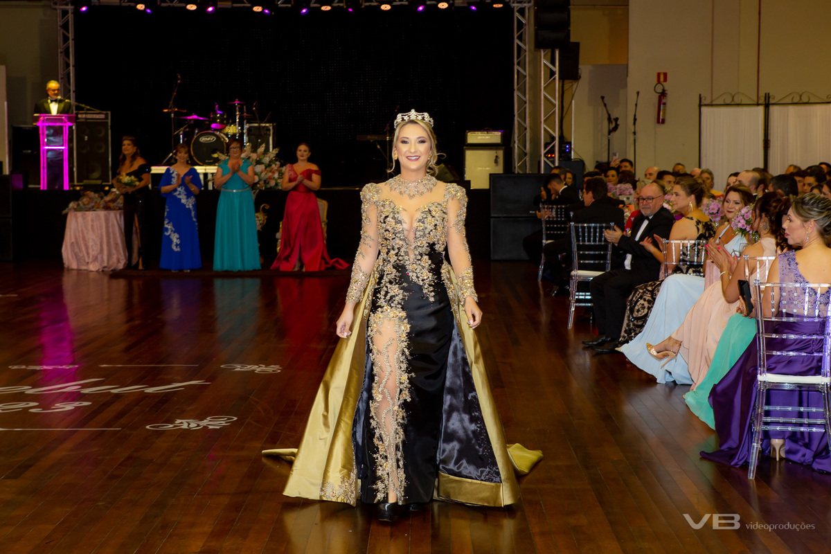 Desfile da Soberana da SOAL 2023/2024 Sofie Scarton Owes