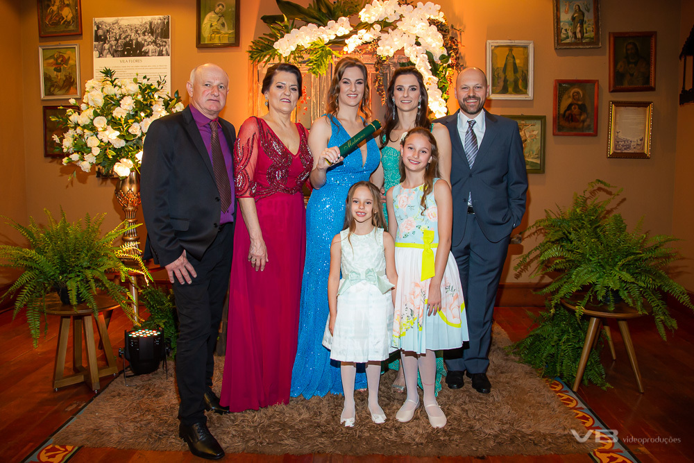 Festa de formatura em Medicina, de Manuela Christianetti, no Paradouro Mascaron em Vila Flores, evento realizado pela VB Vídeo Produções, fotos com a família