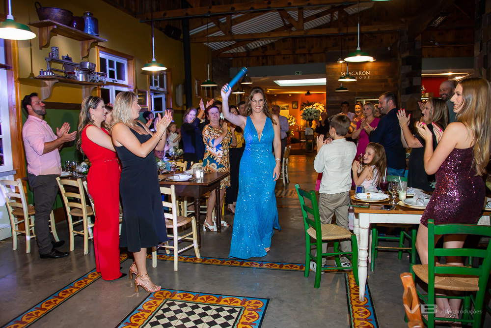 Festa de formatura em Medicina, de Manuela Christianetti, no Paradouro Mascaron em Vila Flores, evento realizado pela VB Vídeo Produções, entrada da formanda