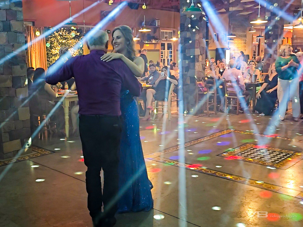 Festa de formatura em Medicina, de Manuela Christianetti, no Paradouro Mascaron em Vila Flores, evento realizado pela VB Vídeo Produções, valsa de formatura