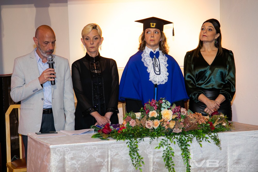 Formatura Unopar 2024, na Casa da Cultura de Veranópolis, estrutura completa de vídeo, foto, som, telão, transmissão ao vivo, decoração, iluminação de VB Vídeo Produções.