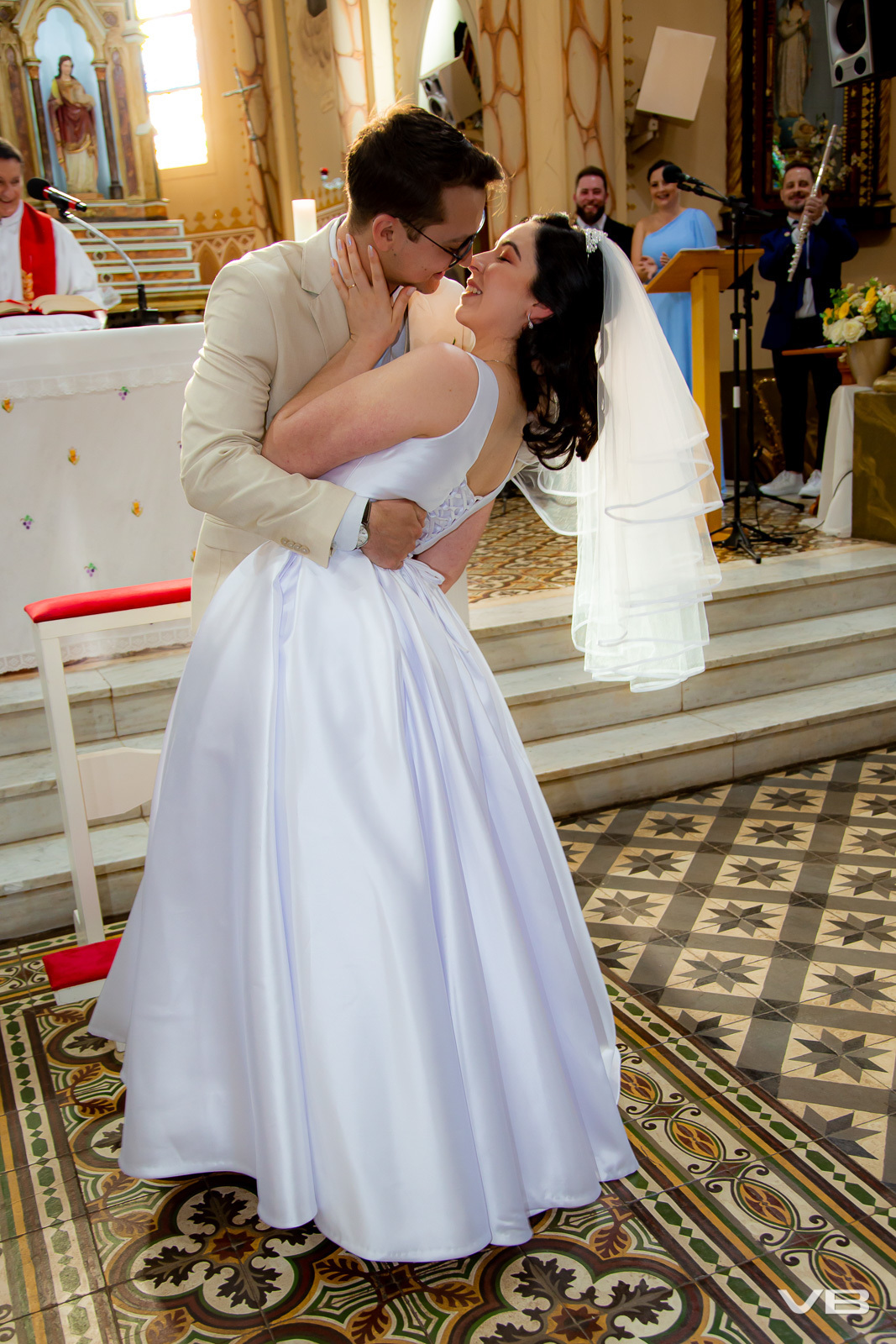 Casamento de Endrew e Brenda na Igreja Matriz de Veranópolis, cobertura fotográfica de VB Vídeo Produções