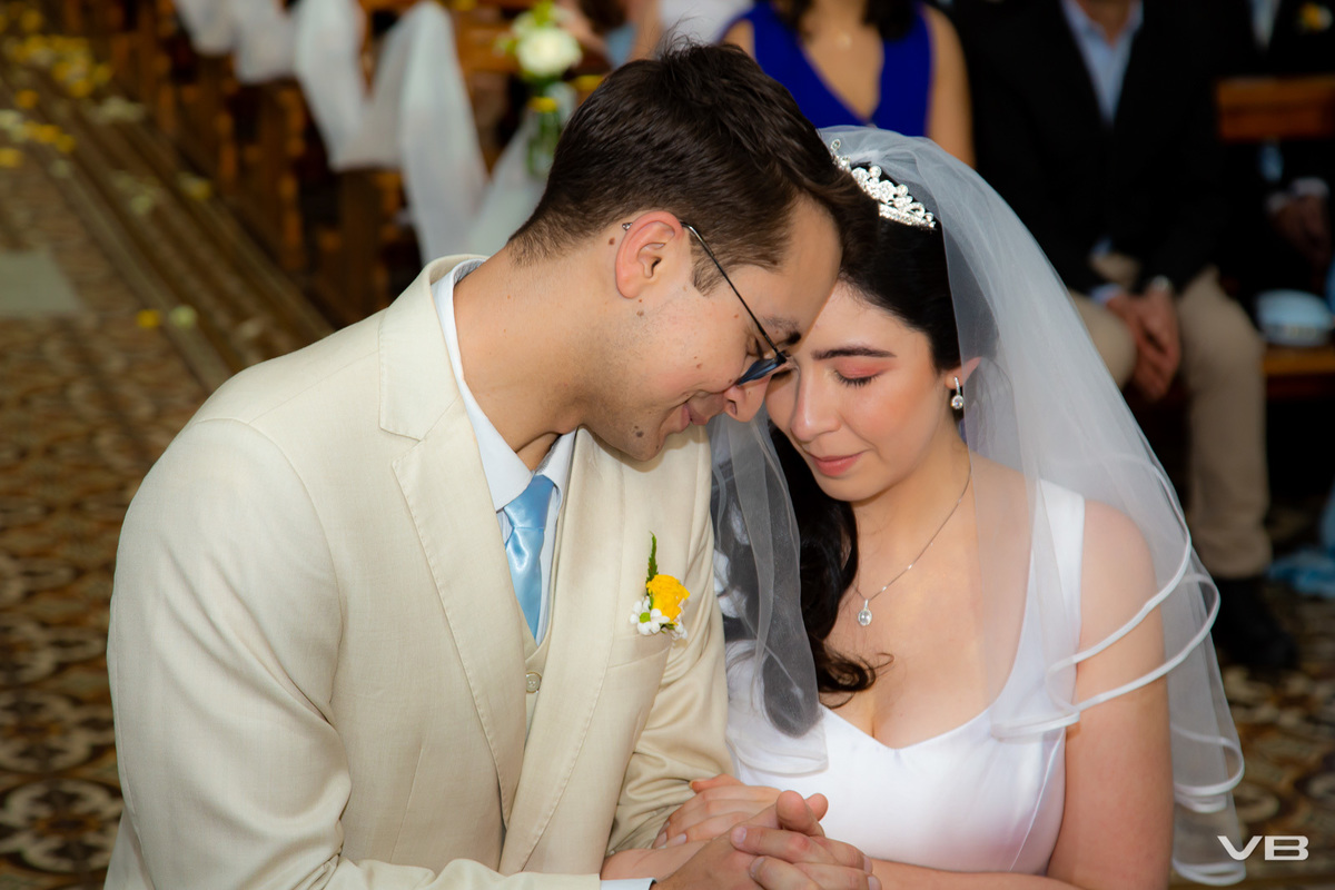 Casamento de Endrew e Brenda na Igreja Matriz de Veranópolis, cobertura fotográfica de VB Vídeo Produções