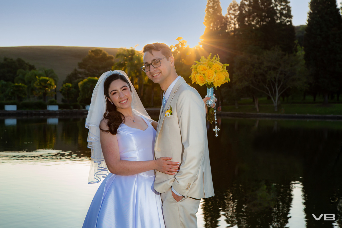 Casamento de Endrew e Brenda na Igreja Matriz de Veranópolis, cobertura fotográfica de VB Vídeo Produções, recepção no Lagos Vila Parque em Vila Flores