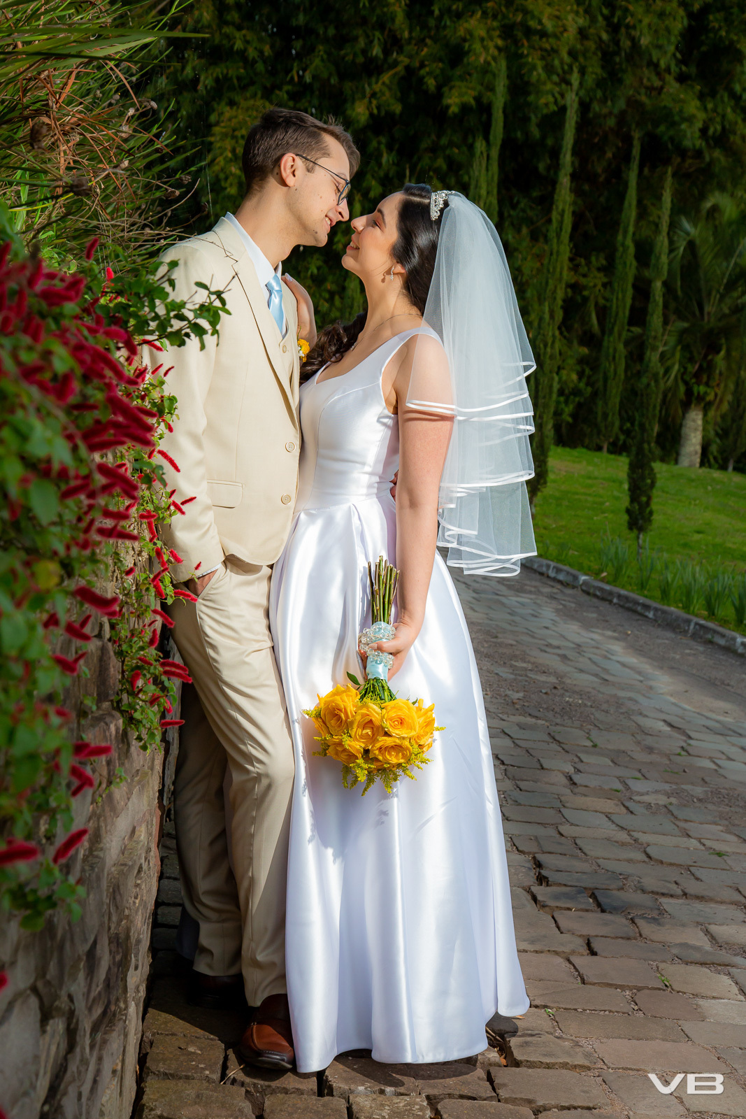 Casamento de Endrew e Brenda na Igreja Matriz de Veranópolis, cobertura fotográfica de VB Vídeo Produções, recepção no Lagos Vila Parque em Vila Flores