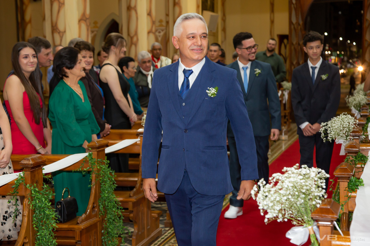 Casamento Juliano e Simone, Igreja Matriz São Luiz Gonzaga de Veranópolis,  cobertura de VB Vídeo Produções, entrada do noivo