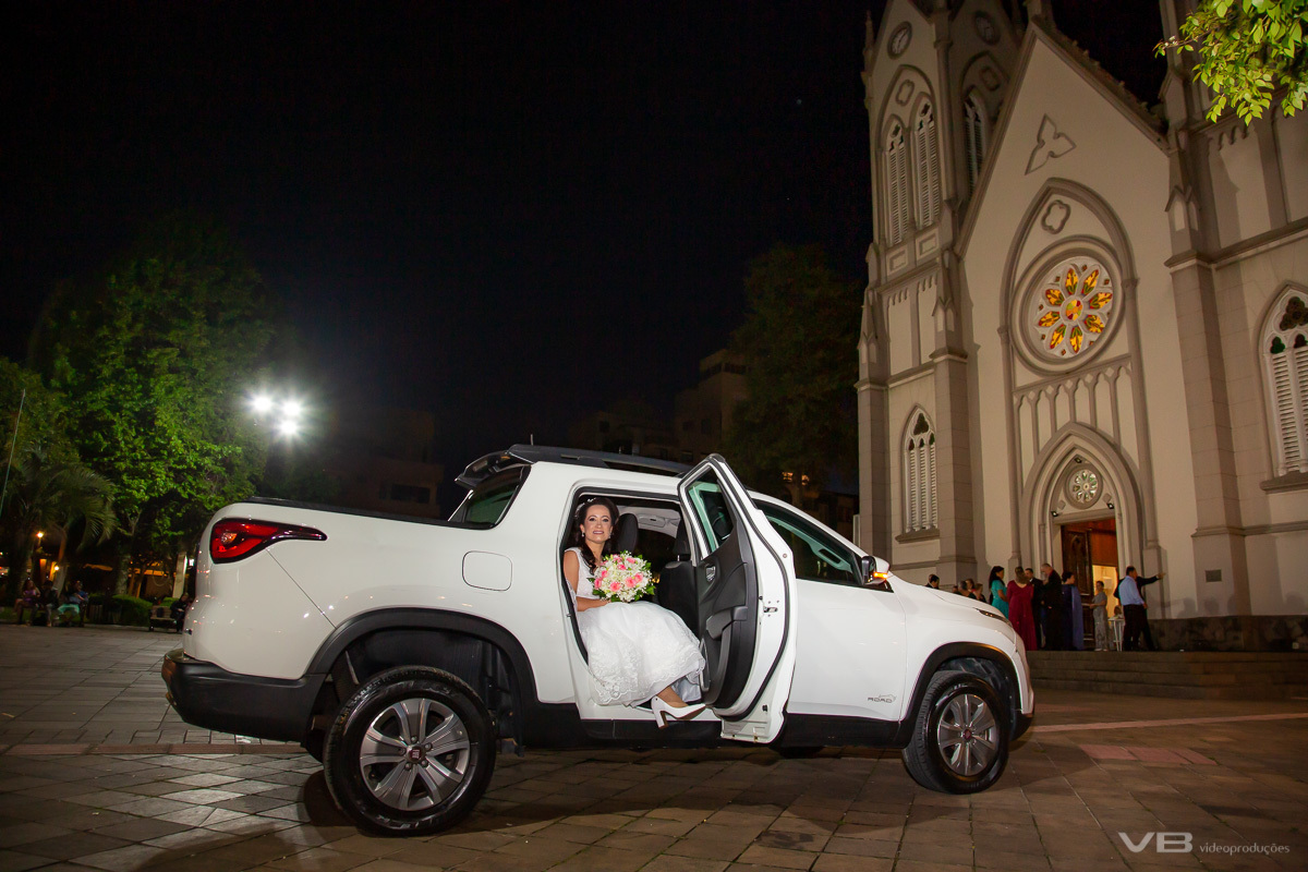 samento Juliano e Simone, Igreja Matriz São Luiz Gonzaga de Veranópolis,  cobertura de VB Vídeo Produções, chegada do noivo