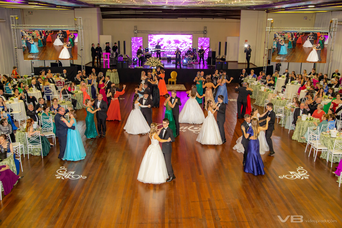 Debut 2024 Sociedade Alfredochavense, Veranópolis.
VB Vídeo Produções, baile