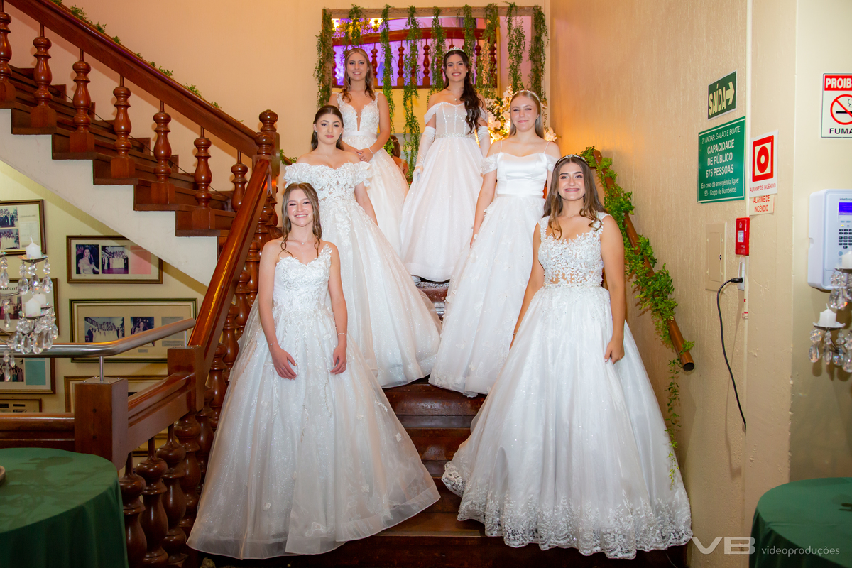 Debut 2024 Sociedade Alfredochavense, Veranópolis.
VB Vídeo Produções, debutantes