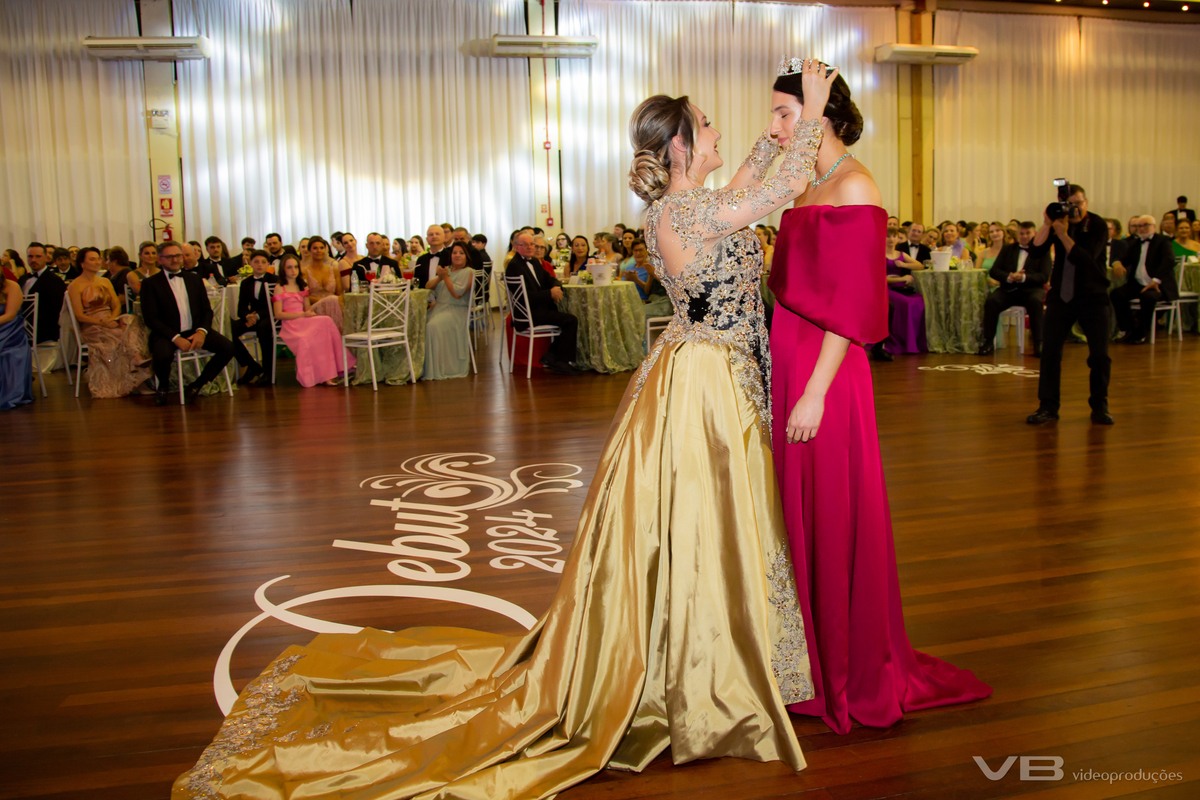 Debut 2024 Sociedade Alfredochavense, Veranópolis.
VB Vídeo Produções, coroação da soberana 2024/2025 Maria Antonia Arcari