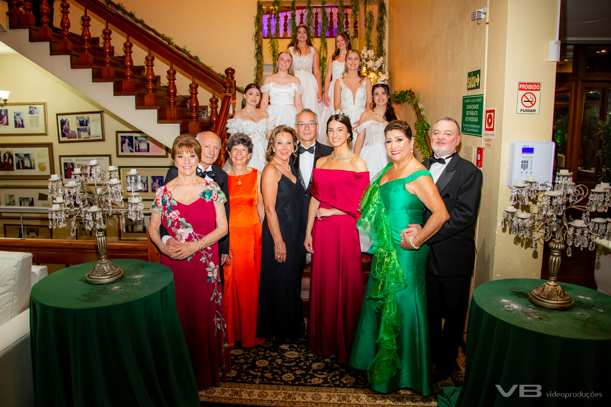 Debut 2024 Sociedade Alfredochavense, Veranópolis.
VB Vídeo Produções, debutantes com diretoria