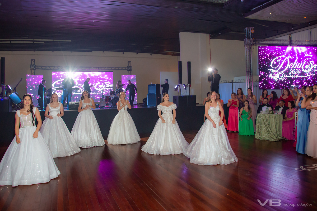 Debut 2024 Sociedade Alfredochavense, Veranópolis.
VB Vídeo Produções, apresentação das debutantes