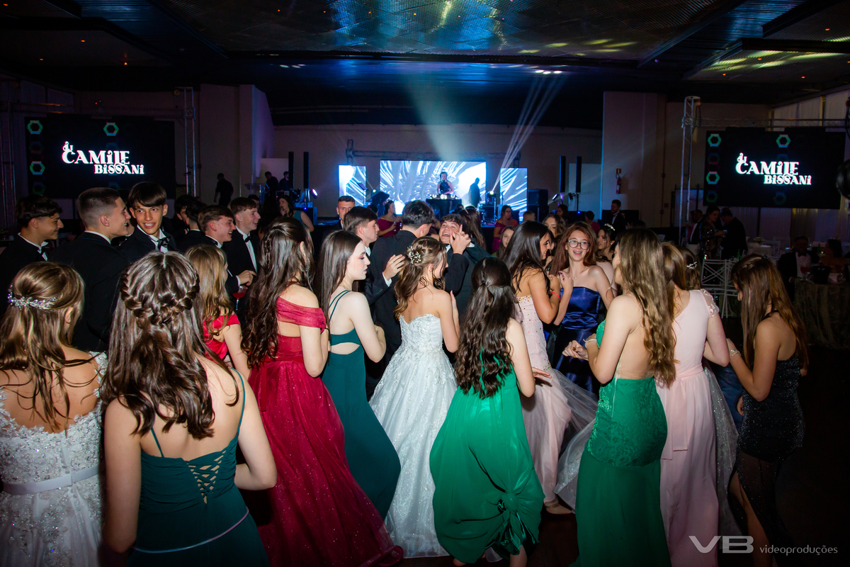Debut 2024 Sociedade Alfredochavense, Veranópolis.
VB Vídeo Produções, festa com DJ Camile Bissani