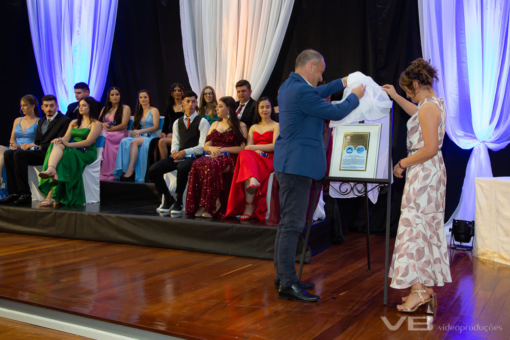 Formatura Dosolina Boff, 2024, no Auditório Municipal de Vila Flores, estrutura completa de VB Vídeo Produções.