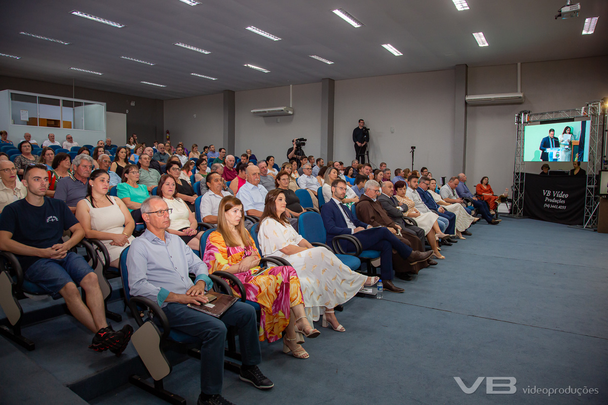 Cerimônia de Posse do Prefeito, vice-prefeita e vereadores de Vila Flores em 01 de janeiro de 2025.