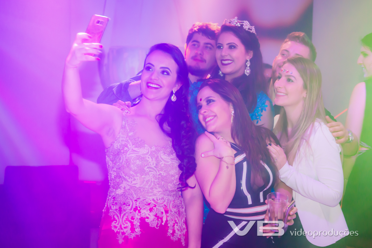 Festa de formatura Franciele Furlaneto - sonorização festa de formatura - iluminação festa de formatura - iluminação cênica - fotos de formatura- som e dj para festa de formatura