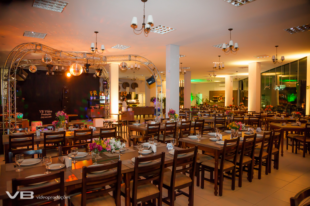 Festa de formatura Franciele Furlaneto - sonorização festa de formatura - iluminação festa de formatura - iluminação cênica - fotos de formatura- som e dj para festa de formatura