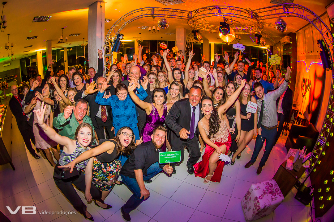 Festa de formatura Franciele Furlaneto - sonorização festa de formatura - iluminação festa de formatura - iluminação cênica - fotos de formatura- som e dj para festa de formatura