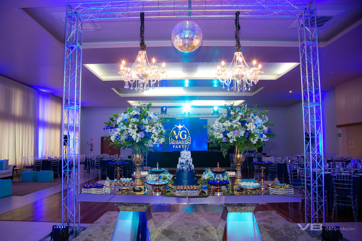 Aniversário de 15 anos Vittoria Giugno no Clube Caça e Pesca de Veranópolis. Estrutura de Vídeo, foto, sonorização, painel de LED, iluminação cênica e de pista da VB Vídeo Produções, DJ Camile Bissani.