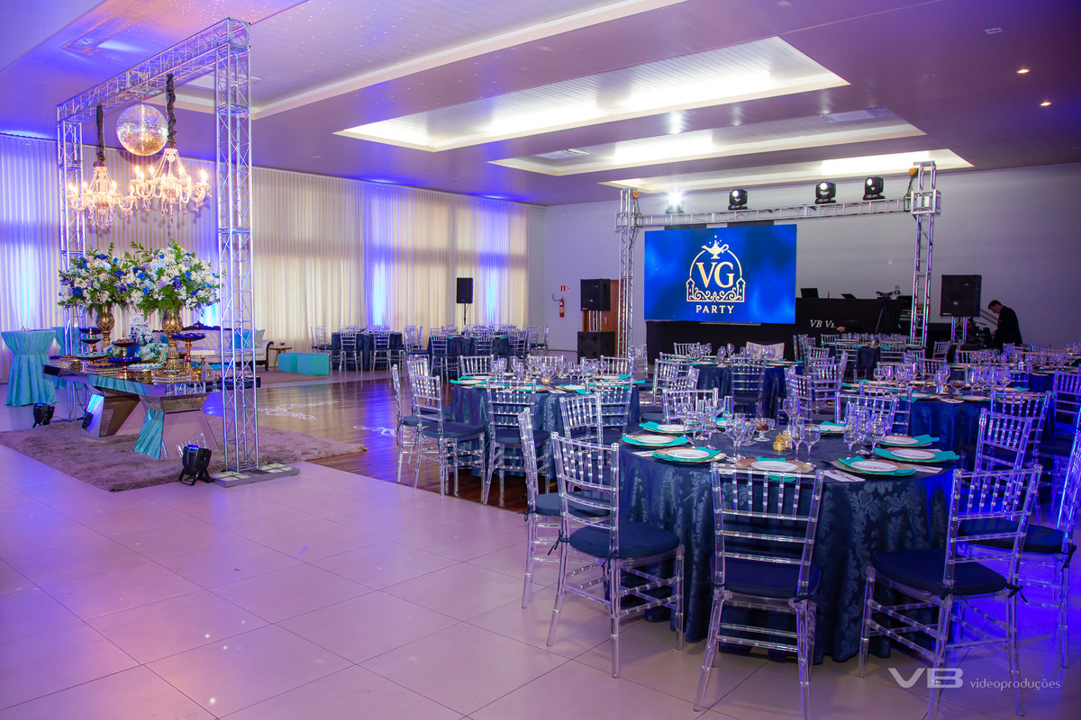 Aniversário de 15 anos Vittoria Giugno no Clube Caça e Pesca de Veranópolis. Estrutura de Vídeo, foto, sonorização, painel de LED, iluminação cênica e de pista da VB Vídeo Produções, DJ Camile Bissani.