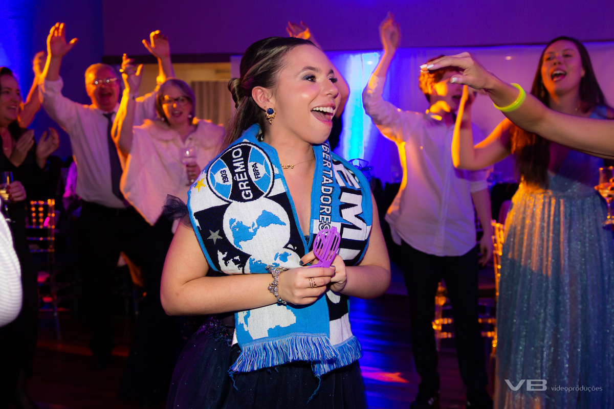 Aniversário de 15 anos Vittoria Giugno no Clube Caça e Pesca de Veranópolis. Estrutura de Vídeo, foto, sonorização, painel de LED, iluminação cênica e de pista da VB Vídeo Produções, DJ Camile Bissani.