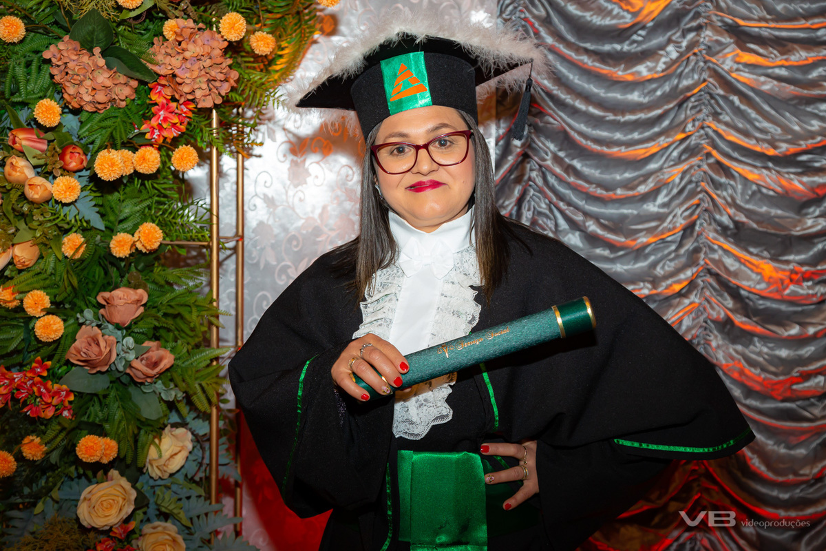Formatura da Anhanguera na Casa da Cultura em Veranópolis, evento com estrutura completa e produção de VB Vídeo Produções.