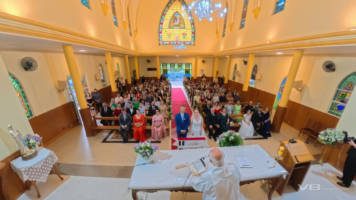 Casamento Edgar de Villa e Káthia Benedetti, na Gruta Nossa Senhora de Lourdes em Veranópolis, festa no Espaço de Eventos do Restaurante Dom Vital na SOAL, fotos, sonorização e iluminação cênica de VB Vídeo Produções, DJ Camile Bissani