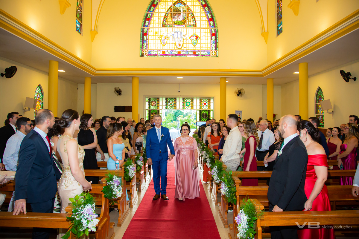 Casamento Edgar de Villa e Káthia Benedetti, na Gruta Nossa Senhora de Lourdes em Veranópolis, festa no Espaço de Eventos do Restaurante Dom Vital na SOAL, fotos, sonorização e iluminação cênica de VB Vídeo Produções, DJ Camile Bissani