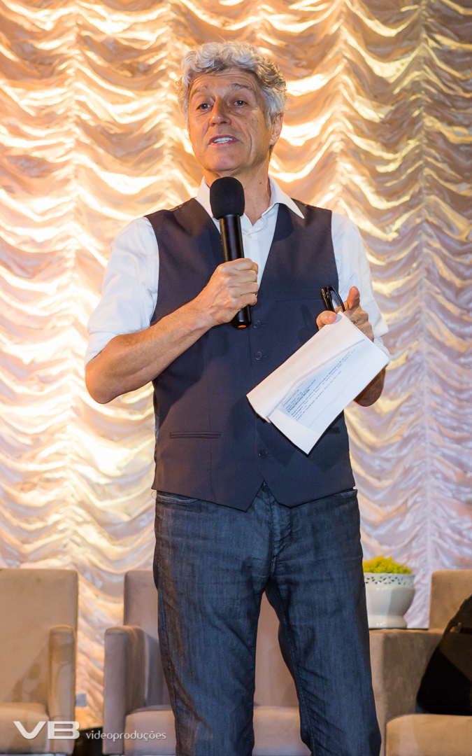 Caco Barcellos apresentador do programa Profissão Reporter da Rede Globo