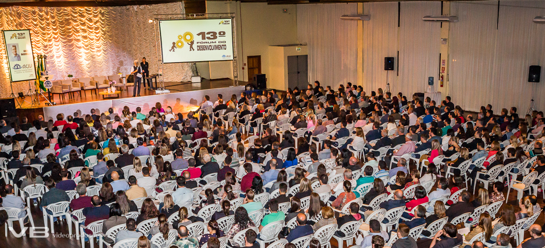 13º Fórum de Desenvolvimento de Veranópolis com palestra de Caco Barcellos