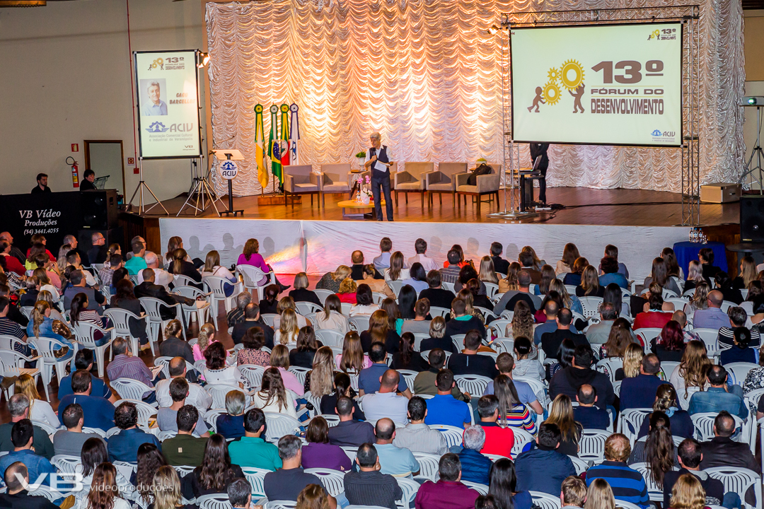 SOAL recebe Caco Barcellos