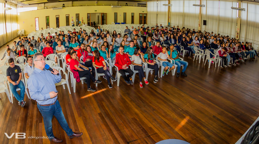 Paulo Kendzerski palestrando no Fórum do Desenvolvimento de Veranópolis