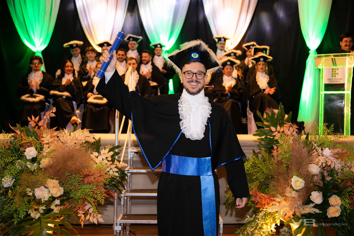 Formatura dos Cursos Superiores do IFRS de Veranópolis, na Casa da Cultura, produção de VB Vídeo Produções