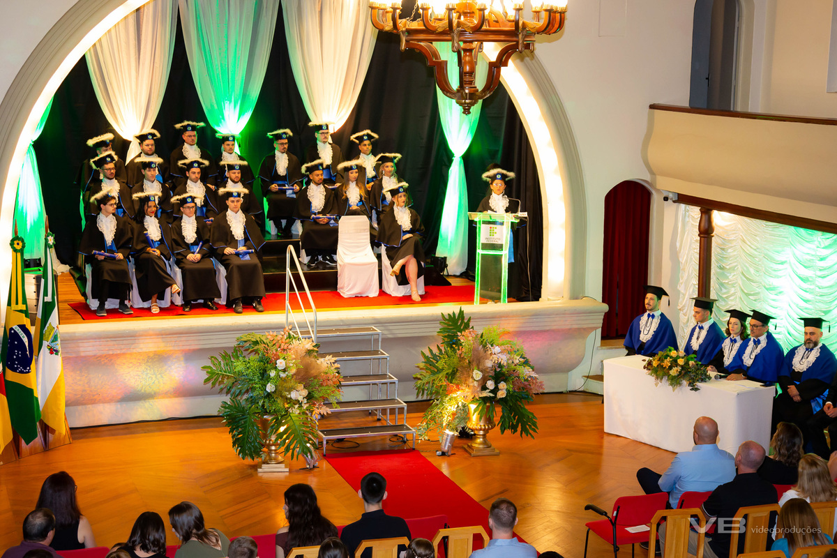 Formatura dos Cursos Superiores do IFRS de Veranópolis, na Casa da Cultura, produção de VB Vídeo Produções