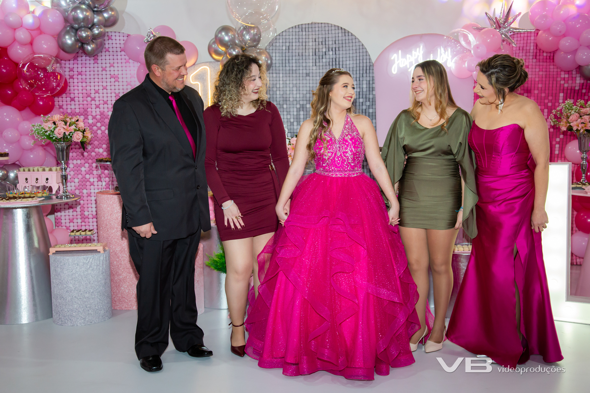 Aniversário 15 anos da Livia na Lika Festas em Veranópolis, cobertura fotográfica, sonorização, iluminação de VB Vídeo Produções