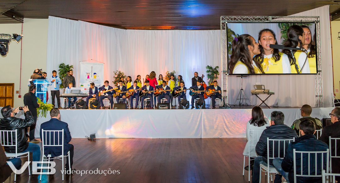 ABRAÇAÍ, projeto social patrocinado pelo Ceran