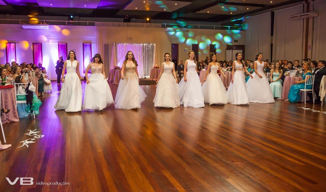Desfile Coletivo das Debutantes