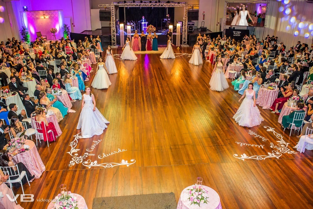 Desfile coletivod as Debutantes SOAL 2018