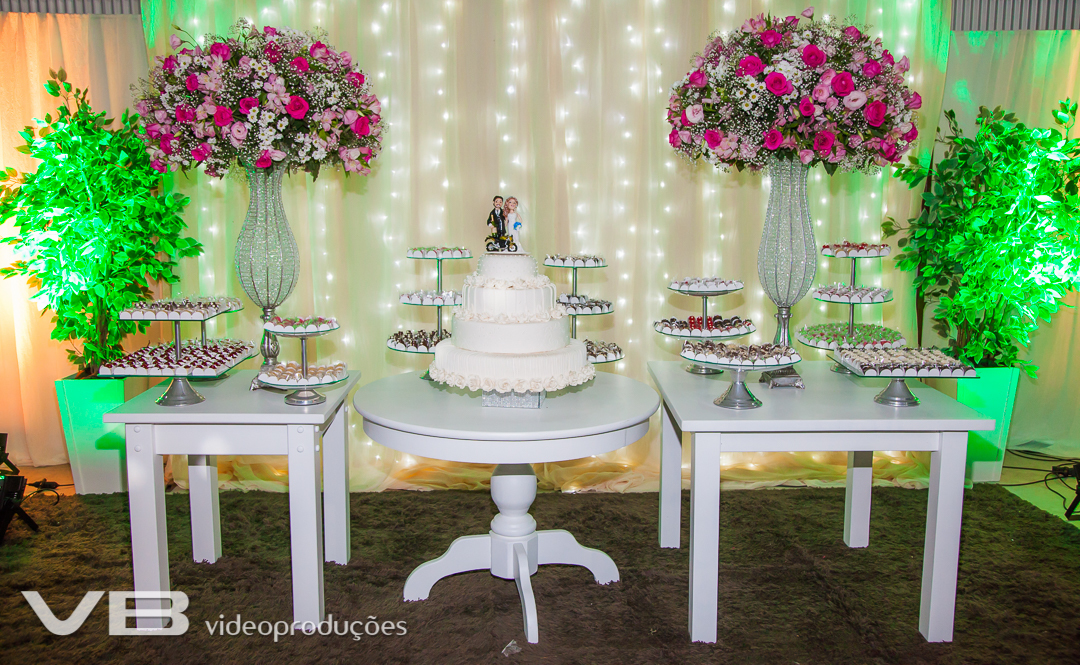 Bolo e Mesa de doces no casamento