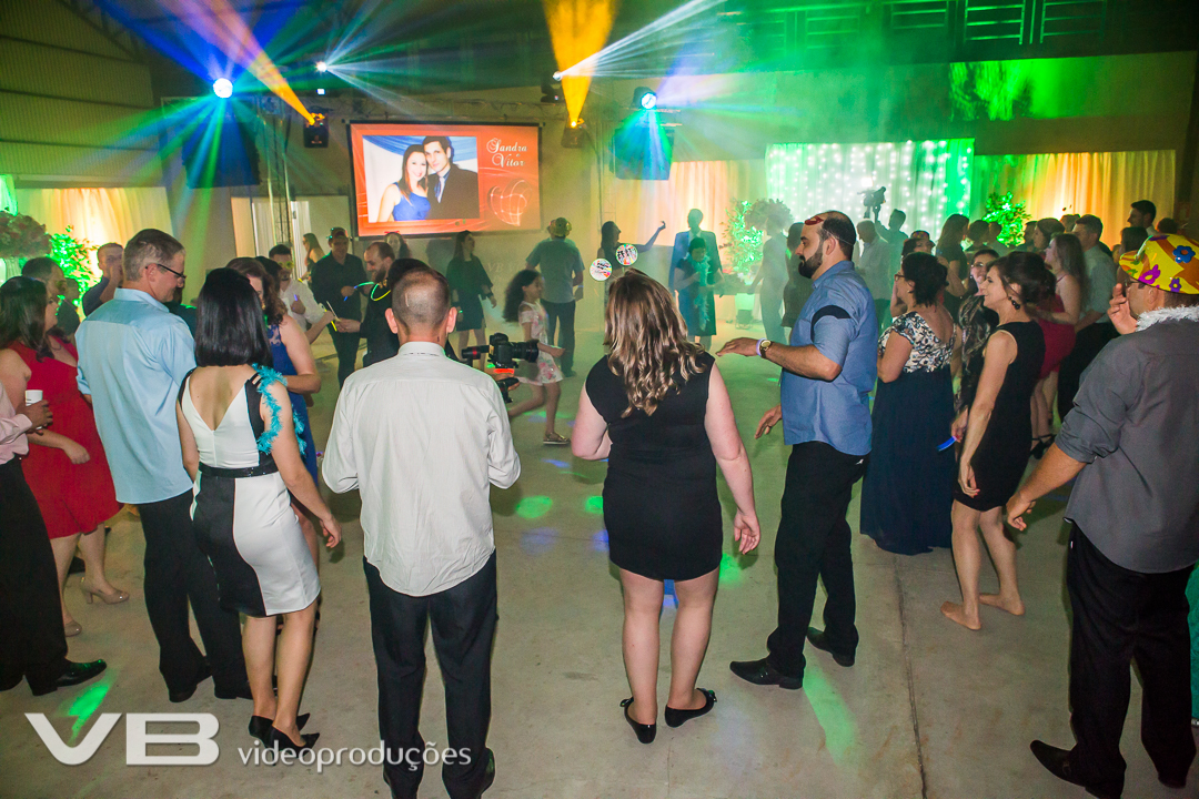 Festa de Casamento com estrutura de sonorização e iluminação da VB Vídeo Produções