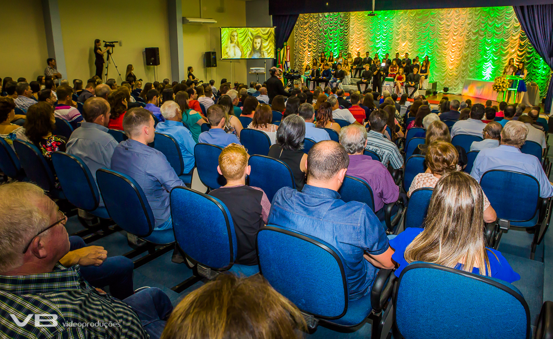 Auditório de Vila Flores na formatura do Dosolina Boff