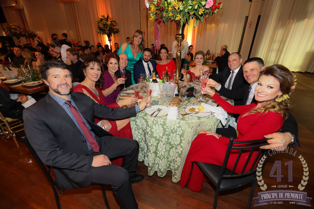 Mesa de Convidados na 41 Comenda Príncipe de Piemonte em Veranópolis