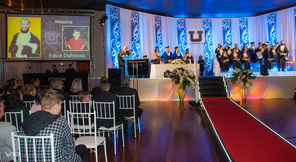 Telão com transmissão ao vivvo na formatura