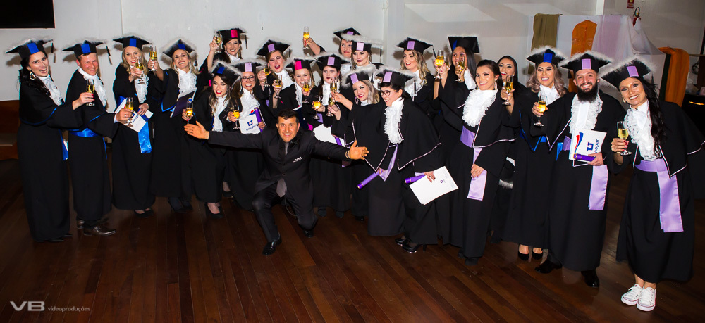 Brinde com o s formandos e equipe VB Vídeo Produções